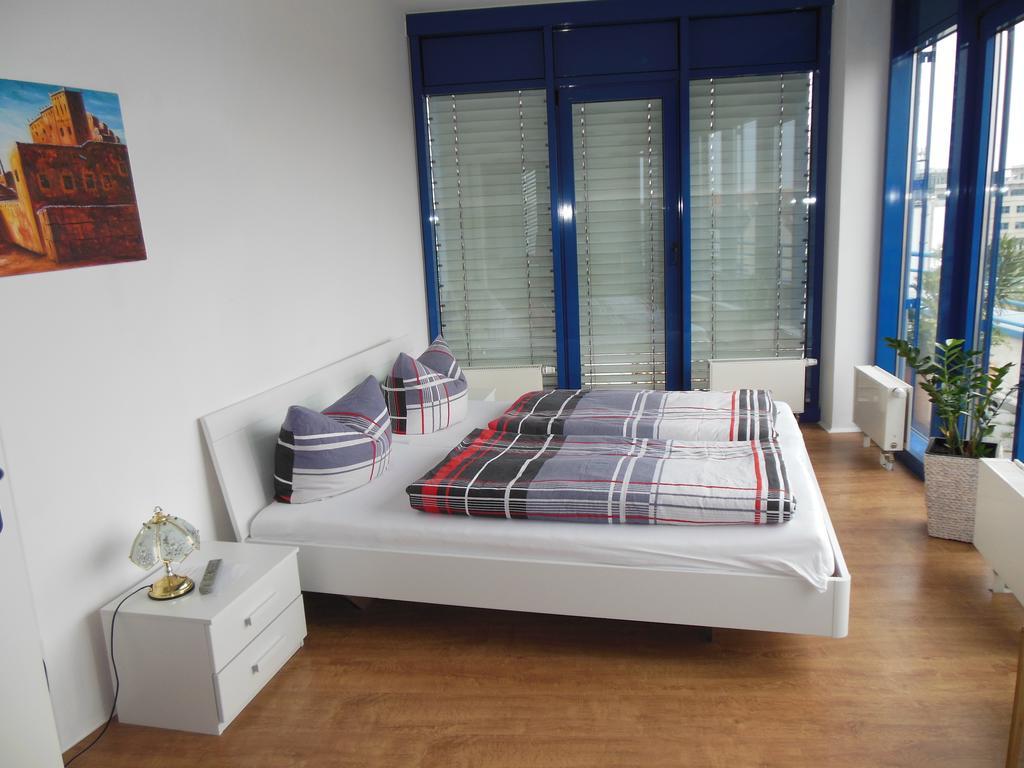 Lut10Her Sky-Fly Hotel Leipzig Bilik gambar