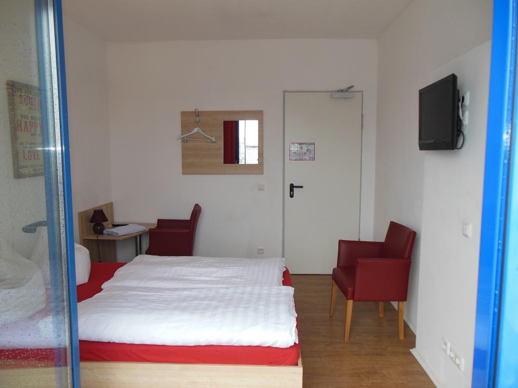 Lut10Her Sky-Fly Hotel Leipzig Bilik gambar