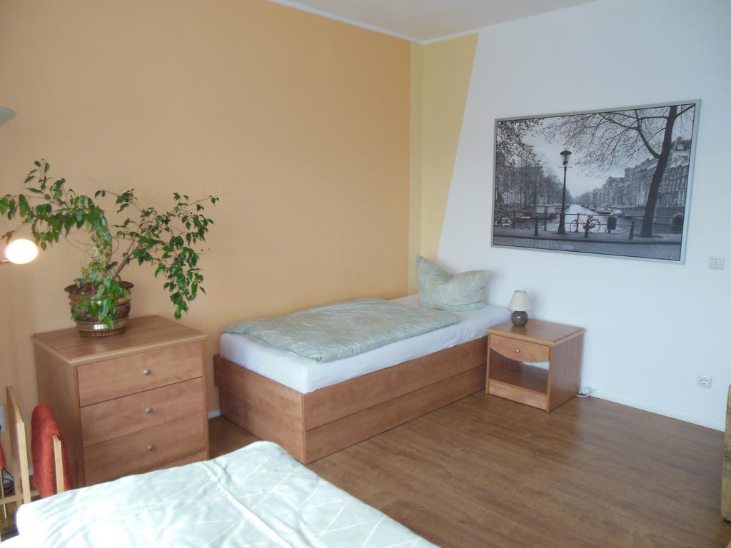 Lut10Her Sky-Fly Hotel Leipzig Bilik gambar