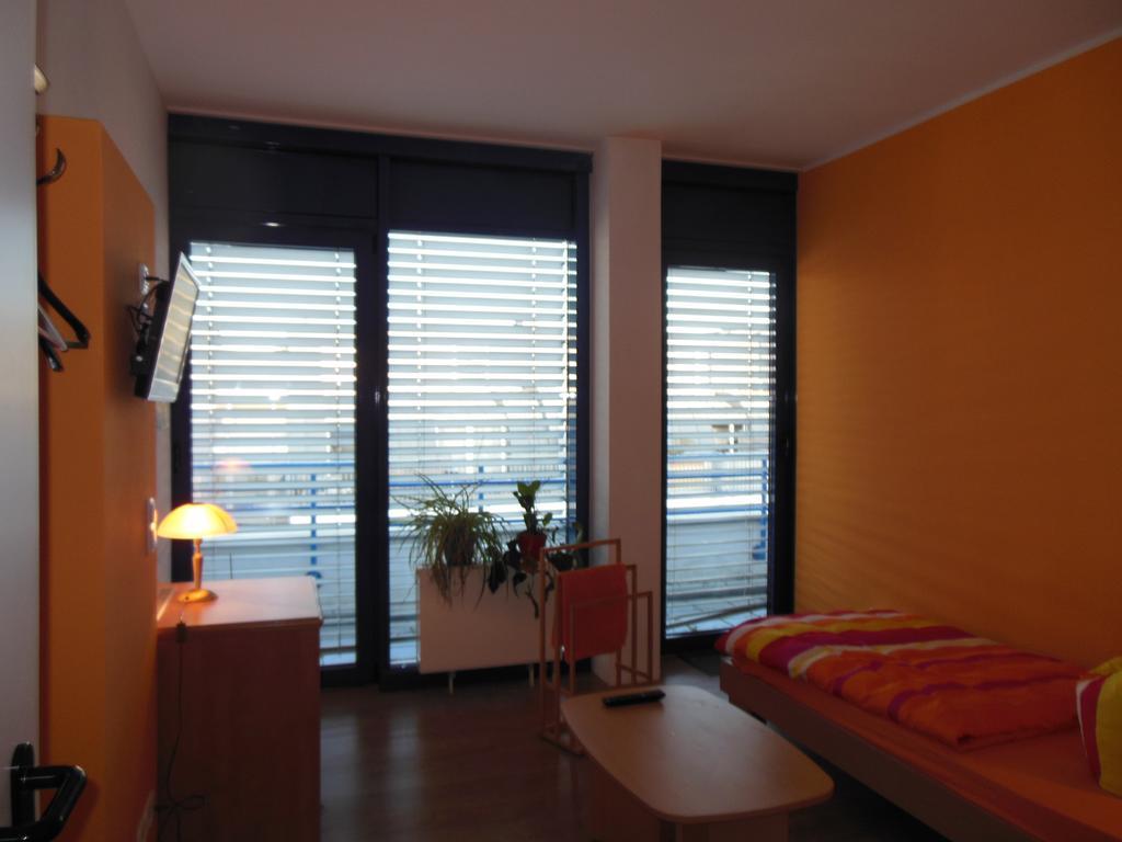 Lut10Her Sky-Fly Hotel Leipzig Bilik gambar