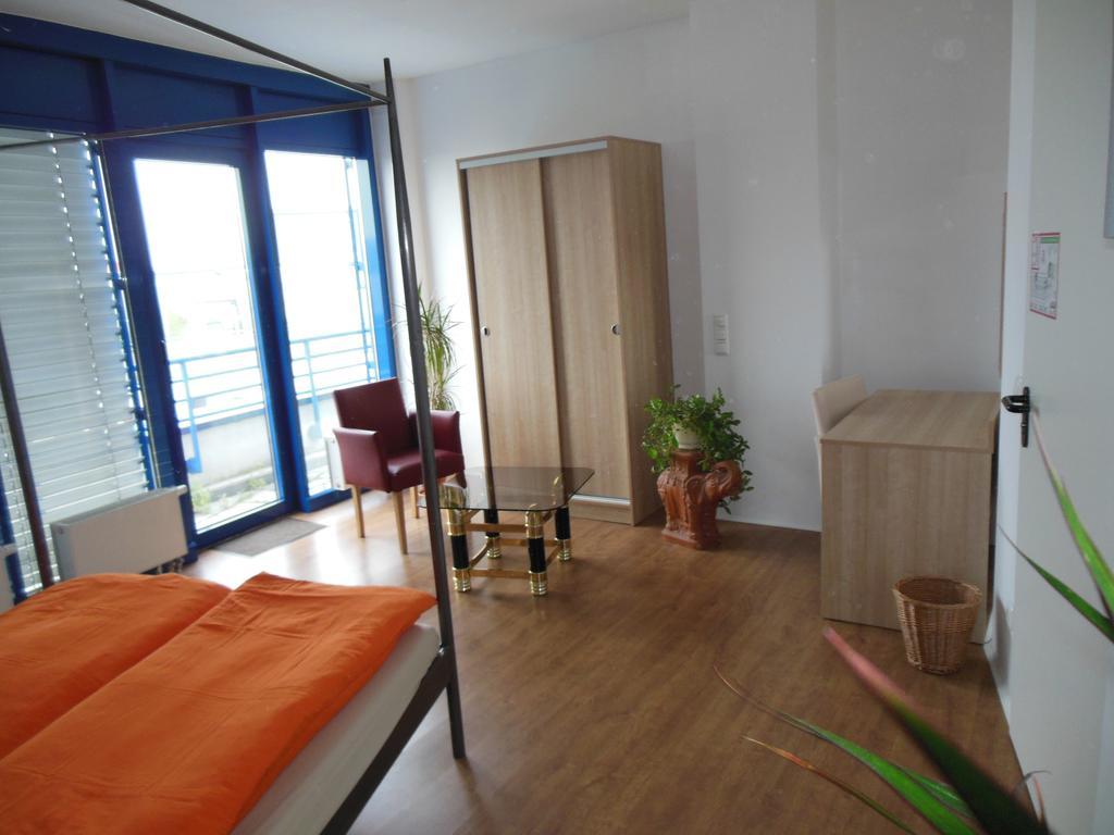 Lut10Her Sky-Fly Hotel Leipzig Bilik gambar