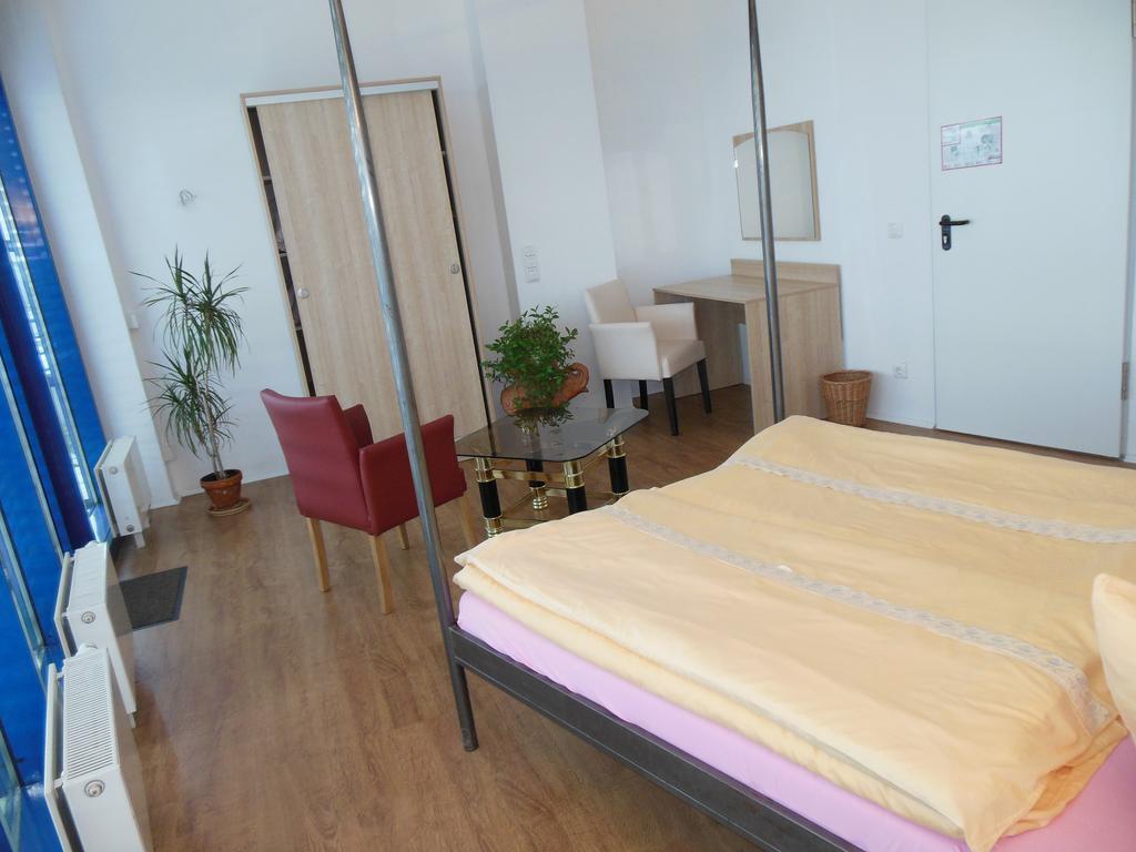 Lut10Her Sky-Fly Hotel Leipzig Bilik gambar